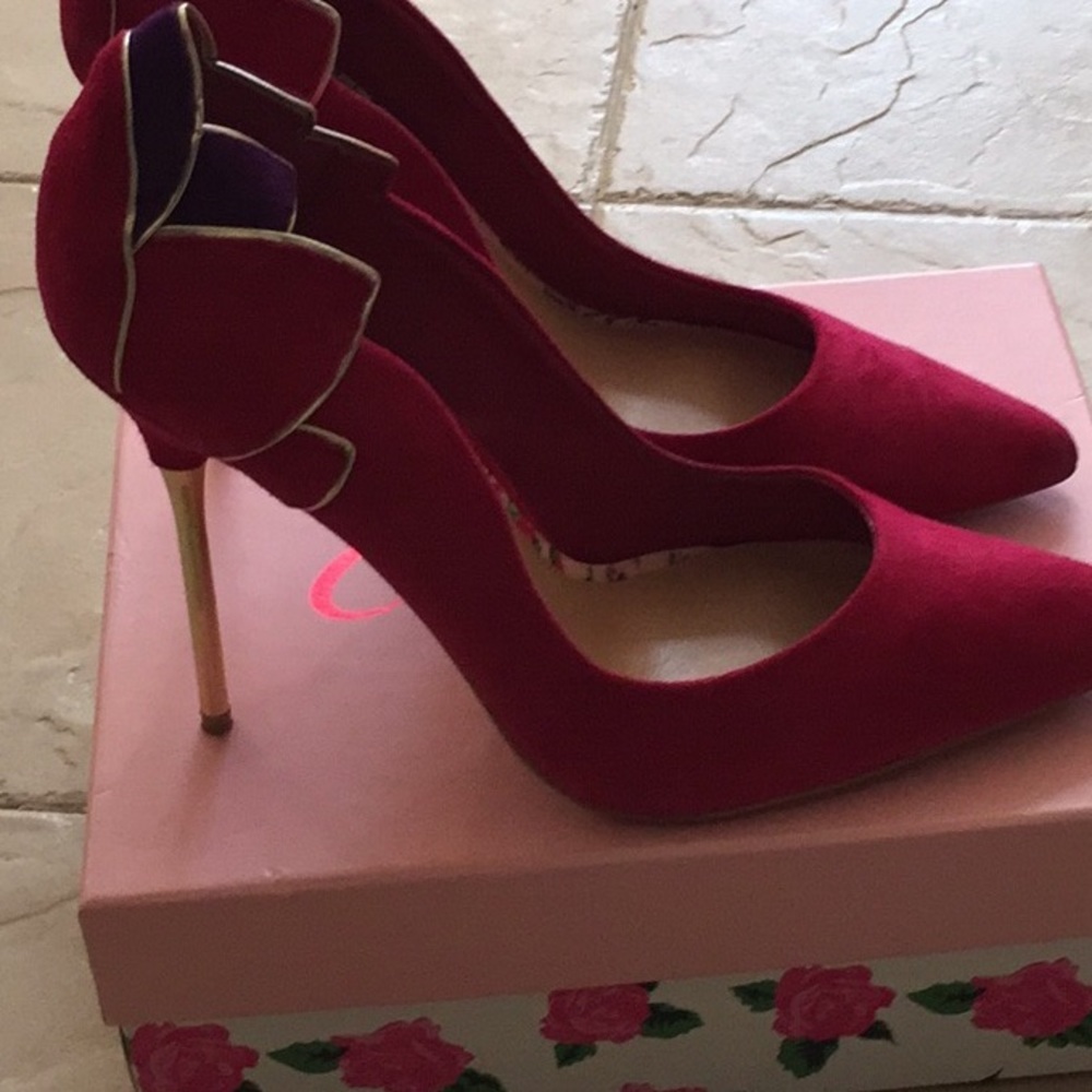 Cece Lamour gold heeled fuchsia 4 in.